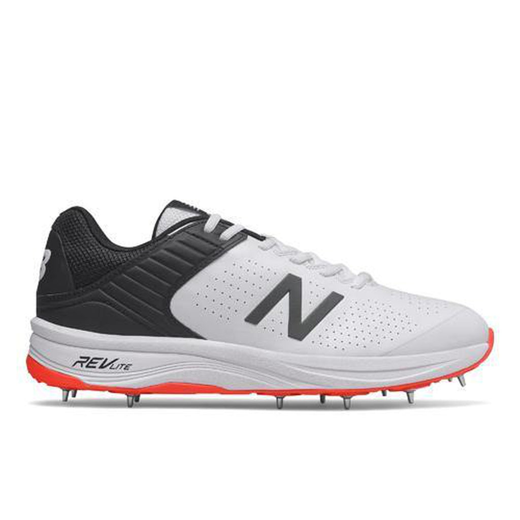 New balance shop junior cricket shoes