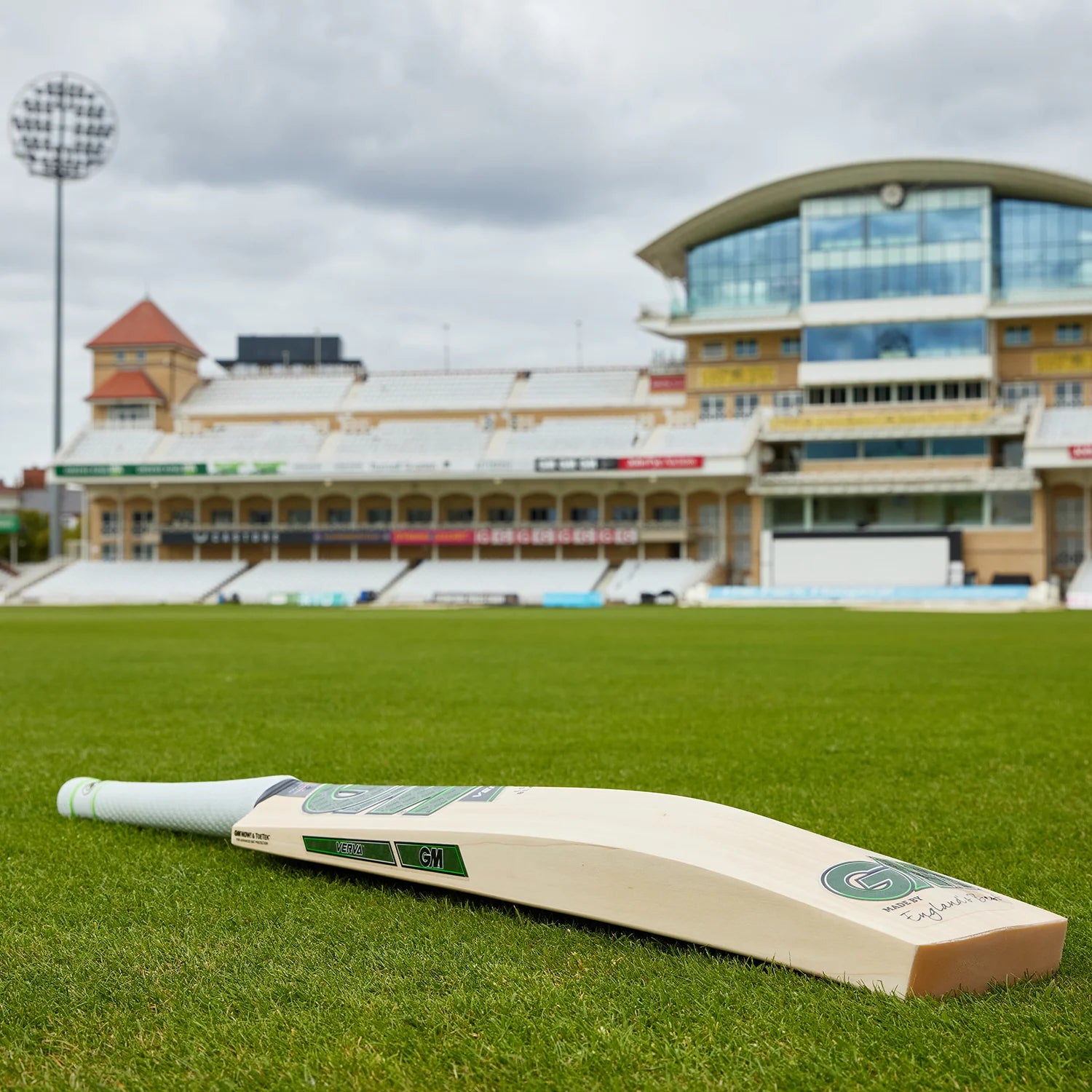 Gunn & Moore Verva DXM 606 L540 Blade TTNOW Cricket Bat - Senior